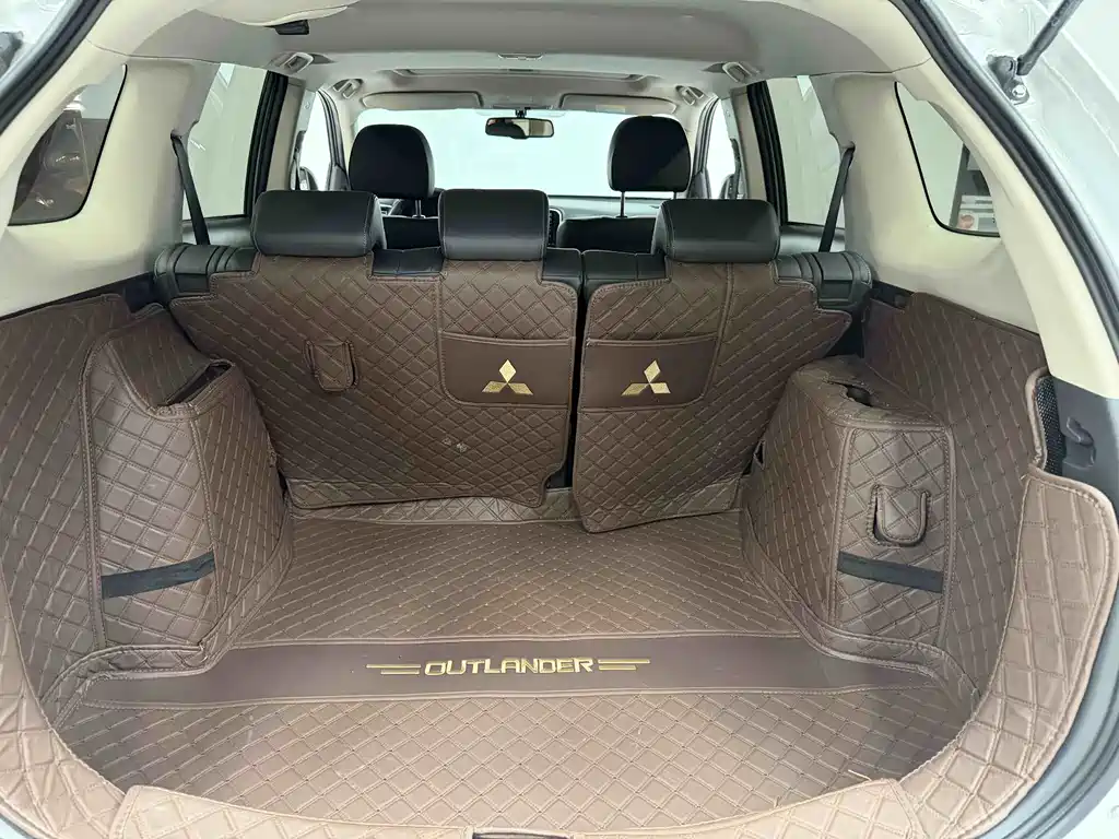 Mitsubishi Outlander 2021 — фото 15