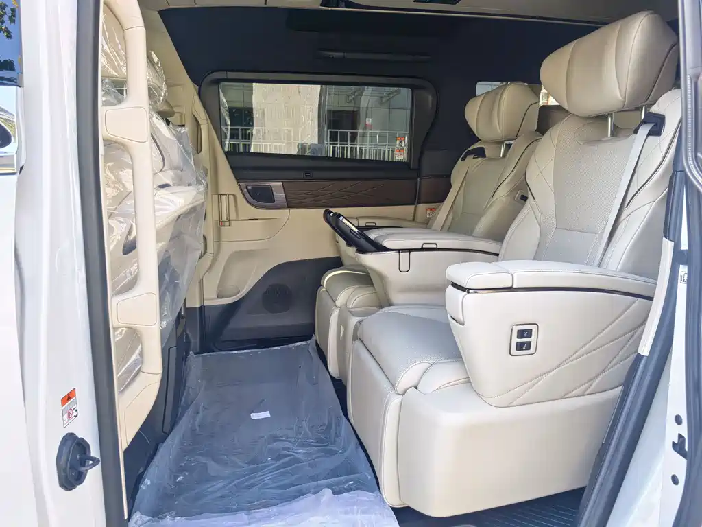 Toyota Alphard — фото 16