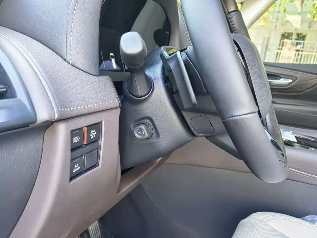 Toyota Alphard — фото 19