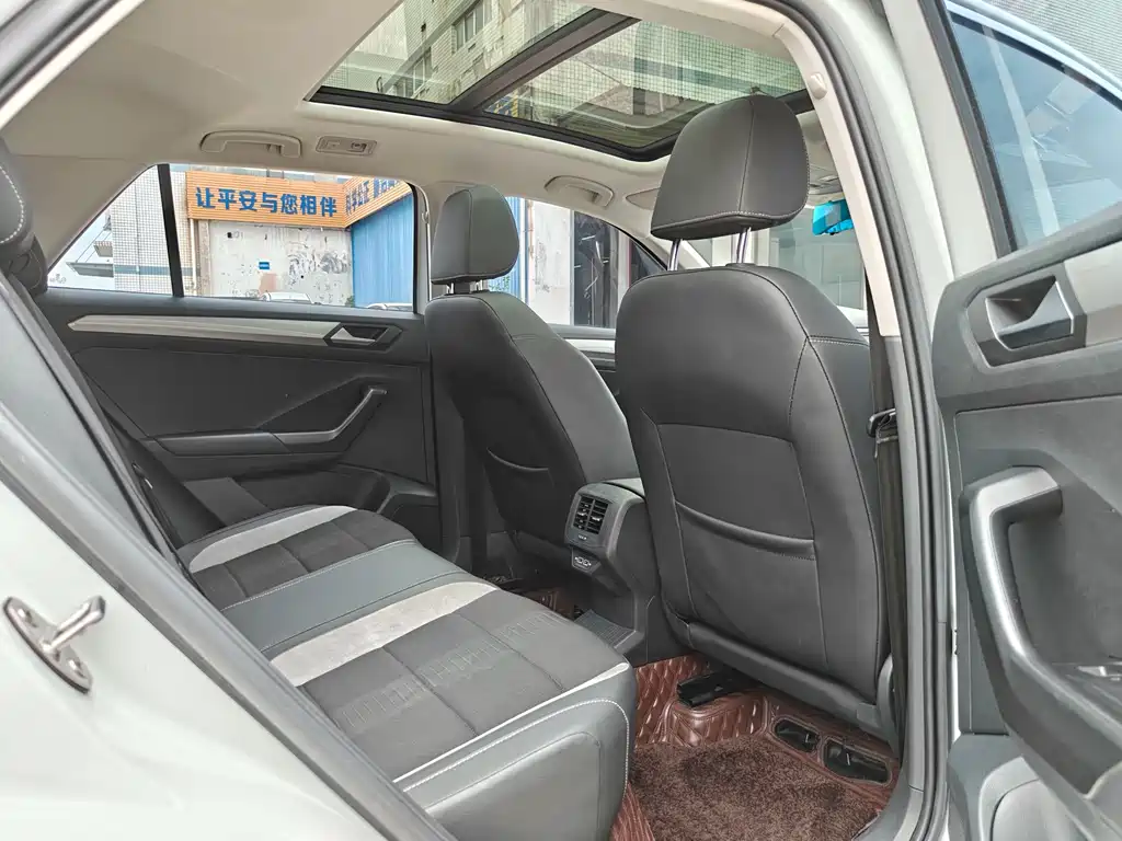 Volkswagen T-Roc 2022 — фото 11