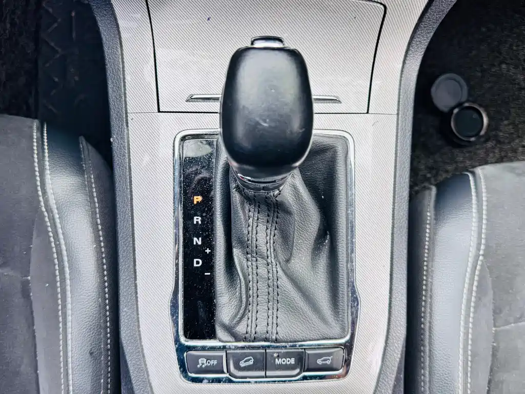 Roewe RX5 New Energy 2018 — фото 12