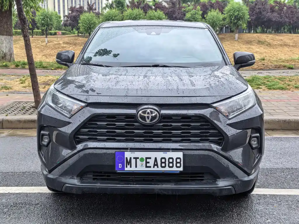 Toyota RAV4 2025 — фото 2