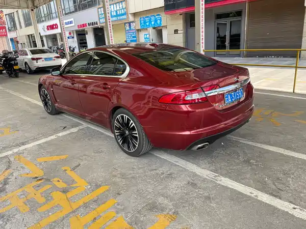 Jaguar XF 2011