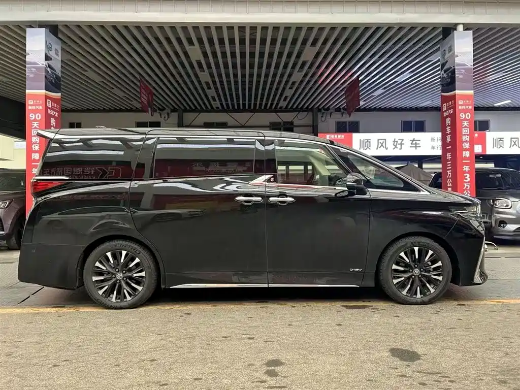 Toyota Alphard 2024 — фото 7