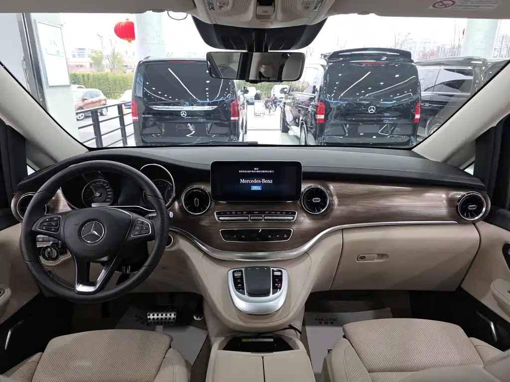 Mercedes-Benz V-Class 2023 — фото 12