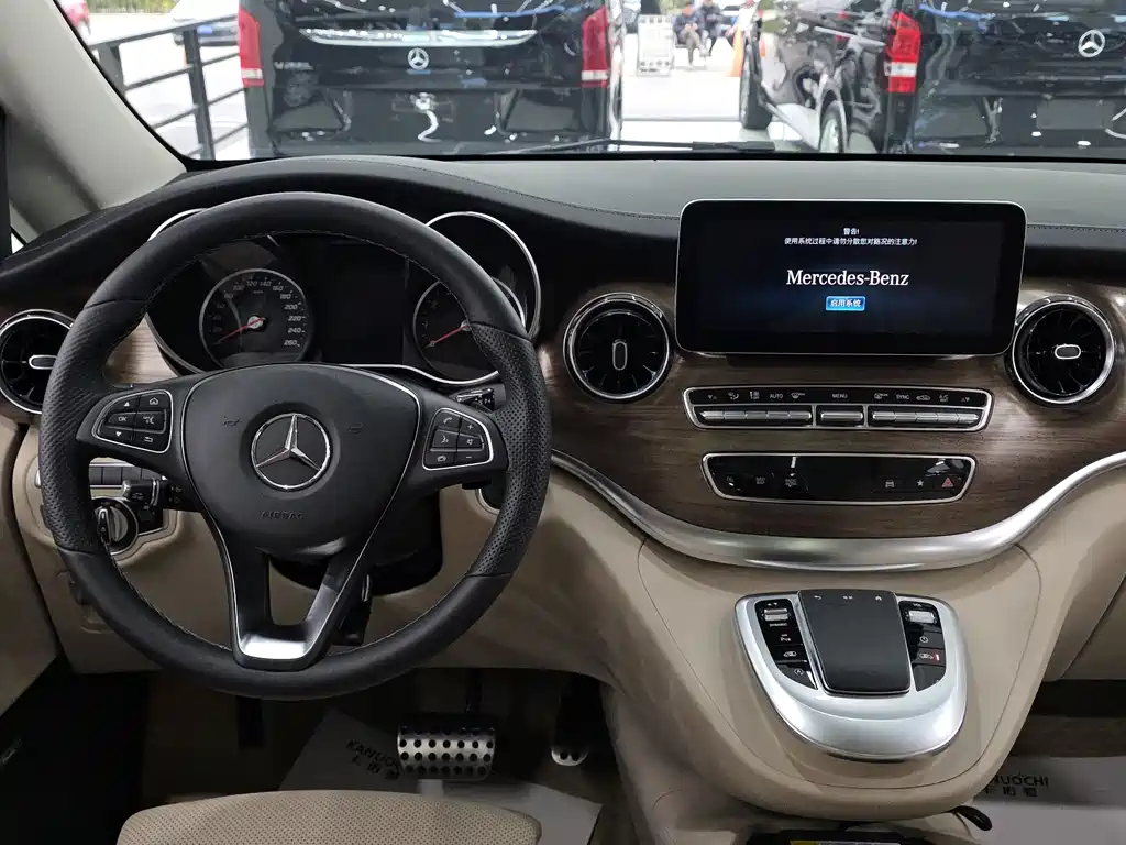 Mercedes-Benz V-Class 2023 — фото 8
