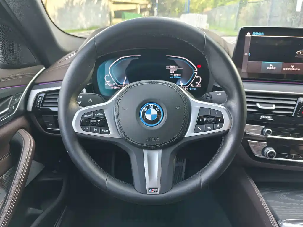 BMW 5 Series New Energy 2022 — фото 10