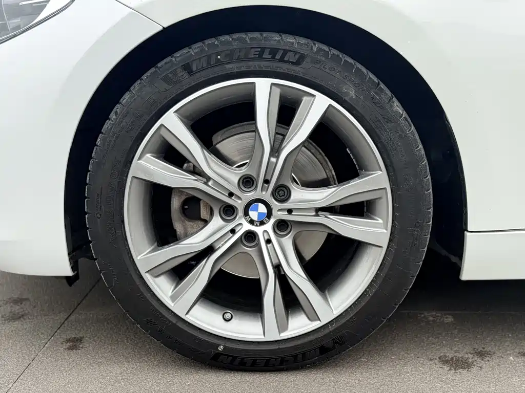 BMW 1 Series 2018 — фото 9