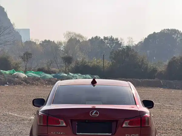 Lexus IS 2011