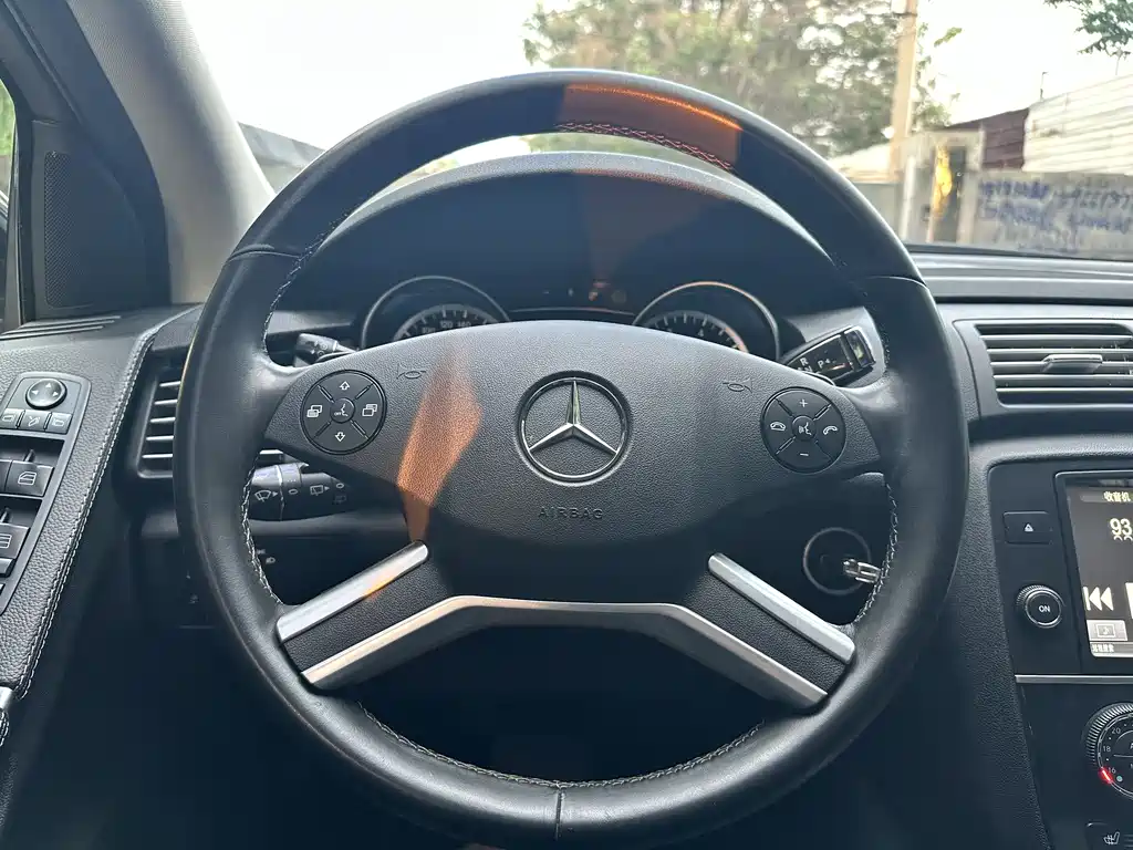 Mercedes-Benz R-Class 2017 — фото 11