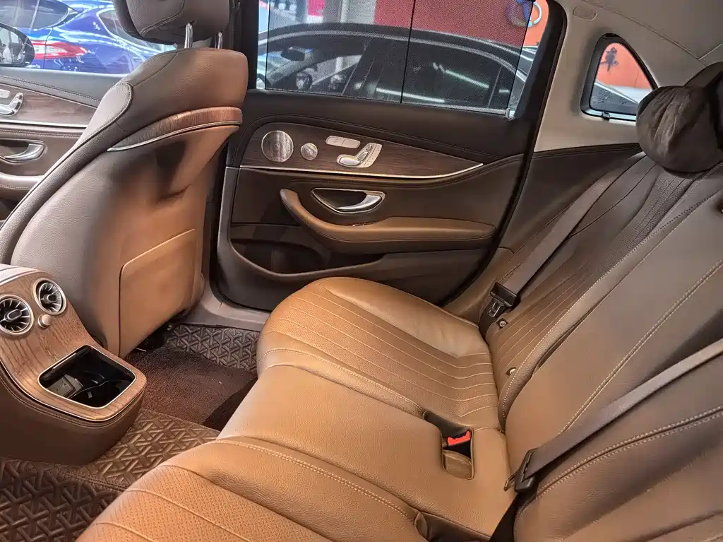 Mercedes-Benz E-Class 2022 — фото 13