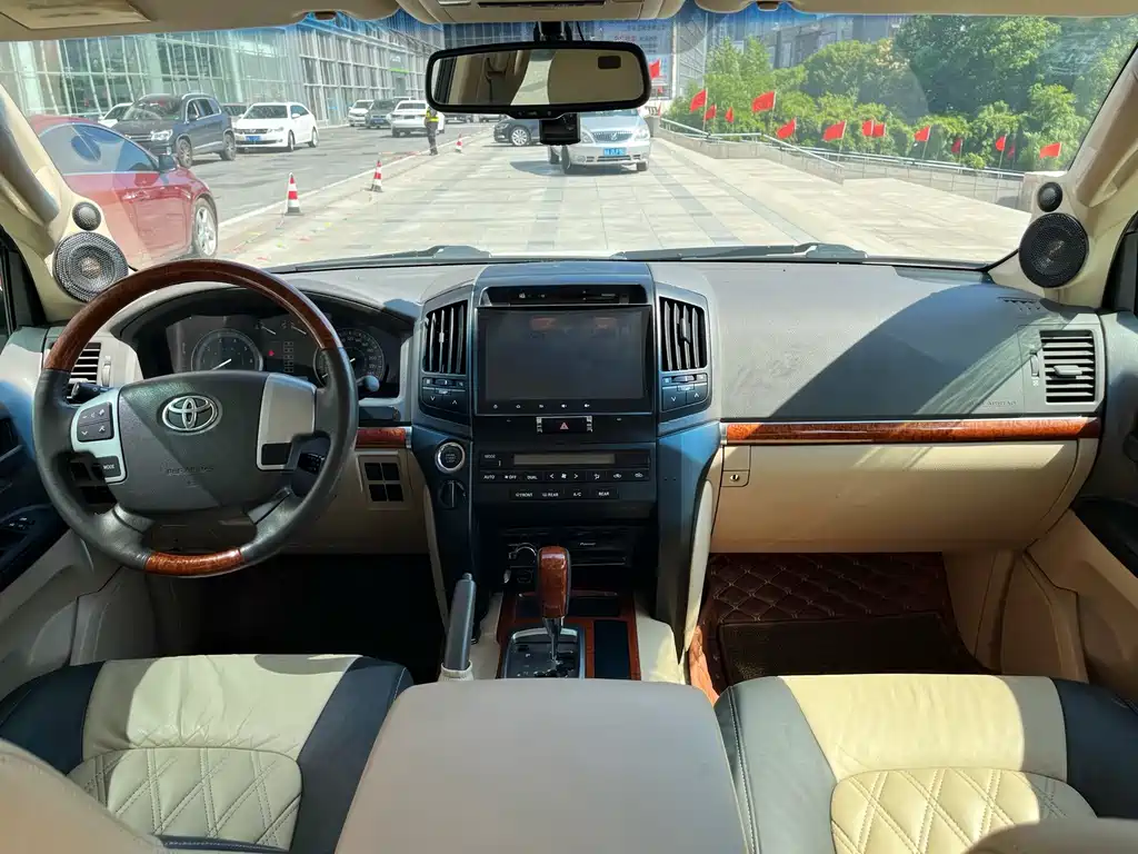 Toyota Land Cruiser 2015 — фото 15