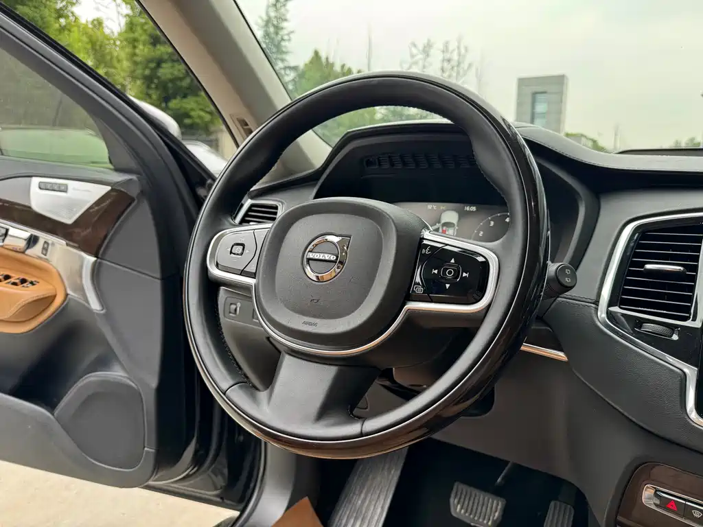 Volvo XC90 2016 — фото 11