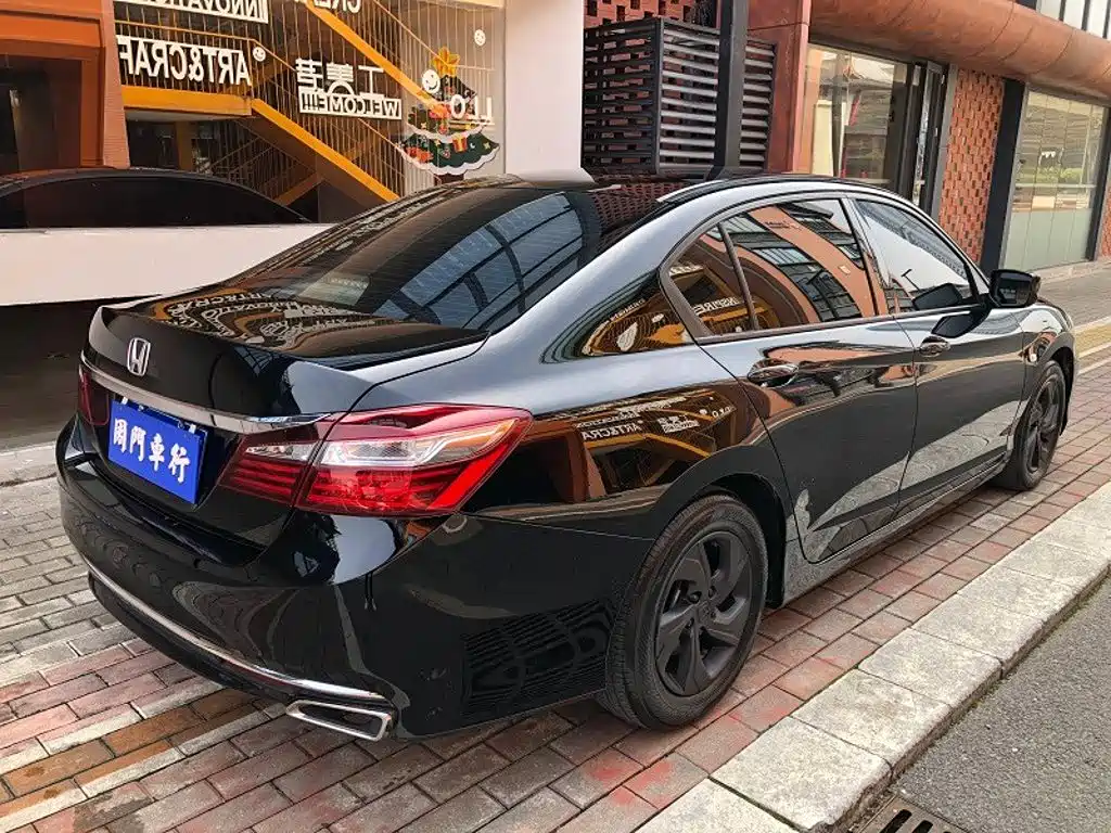 Honda Accord 2018 — фото 13