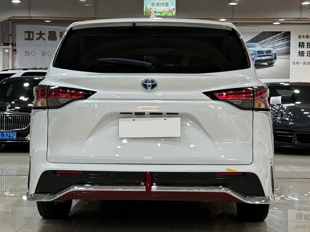 Toyota Sienna 2023 — фото 19