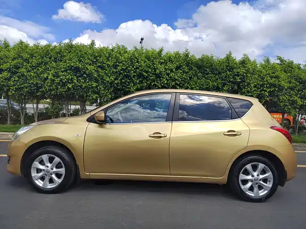 Nissan Tiida 2011
