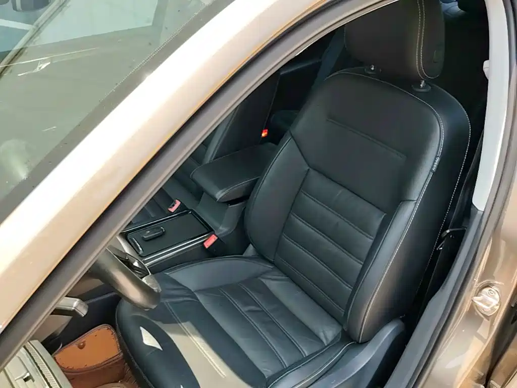 Volkswagen Passat 2017 — фото 15