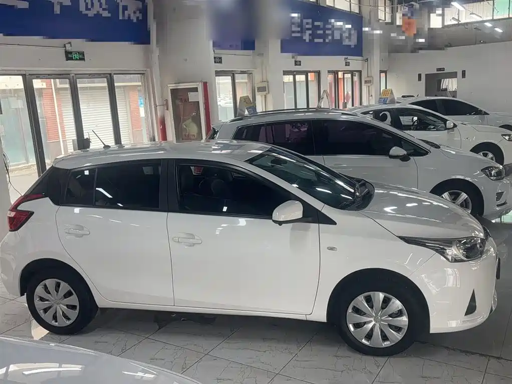 Toyota Yaris L 2022 — фото 8