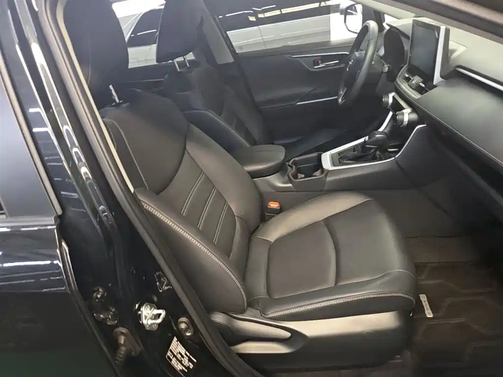 Toyota RAV4 2022 — фото 25