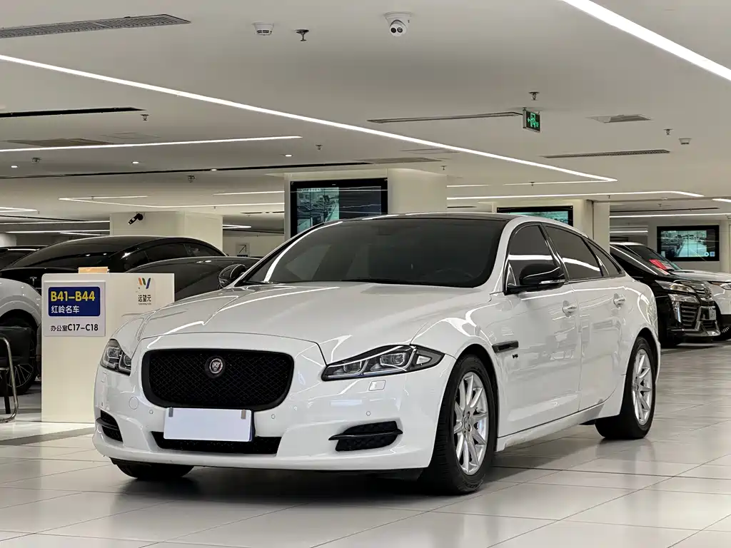 Jaguar XJ 2016 — фото 1