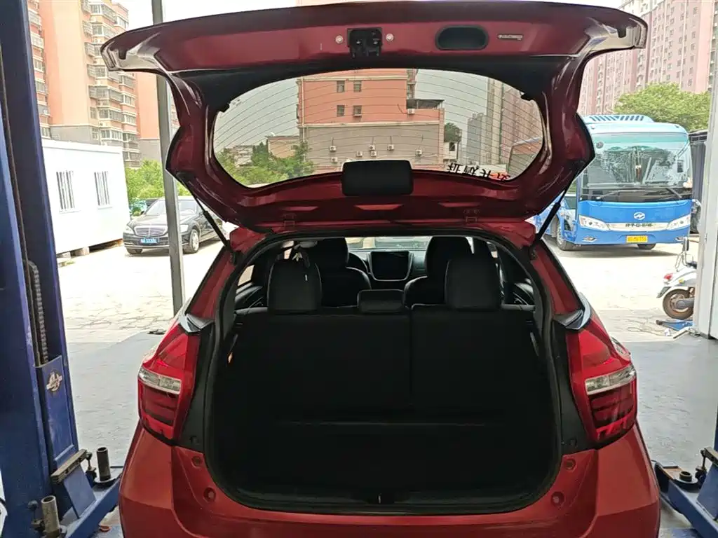Toyota Yaris L 2021 — фото 19