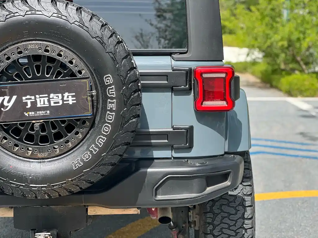 Jeep Wrangler 2016 — фото 12