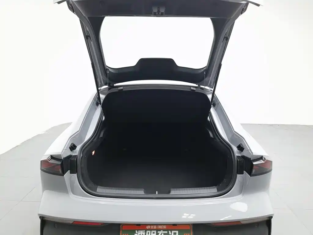 Changan UNI-V Smart Electric Idd 2023 — фото 16