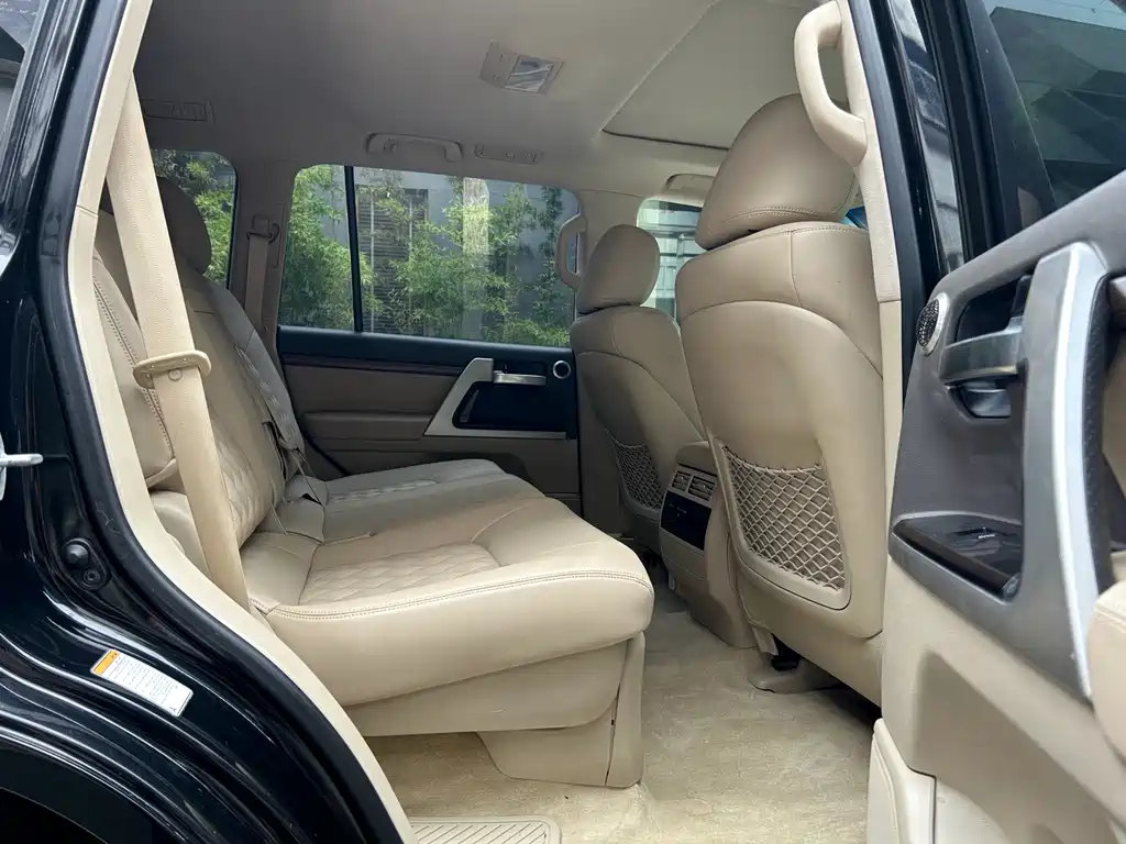 Toyota Land Cruiser 2020 — фото 13