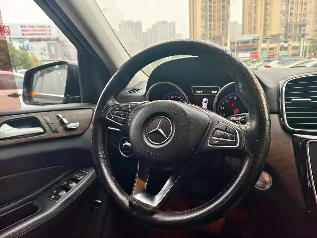 Mercedes-Benz GLE 2017 — фото 12