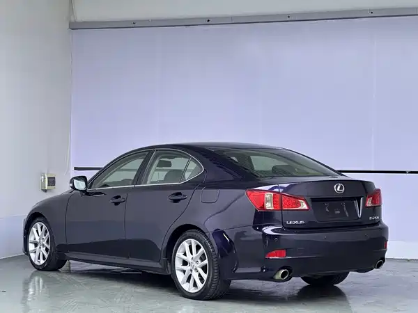 Lexus IS 2011