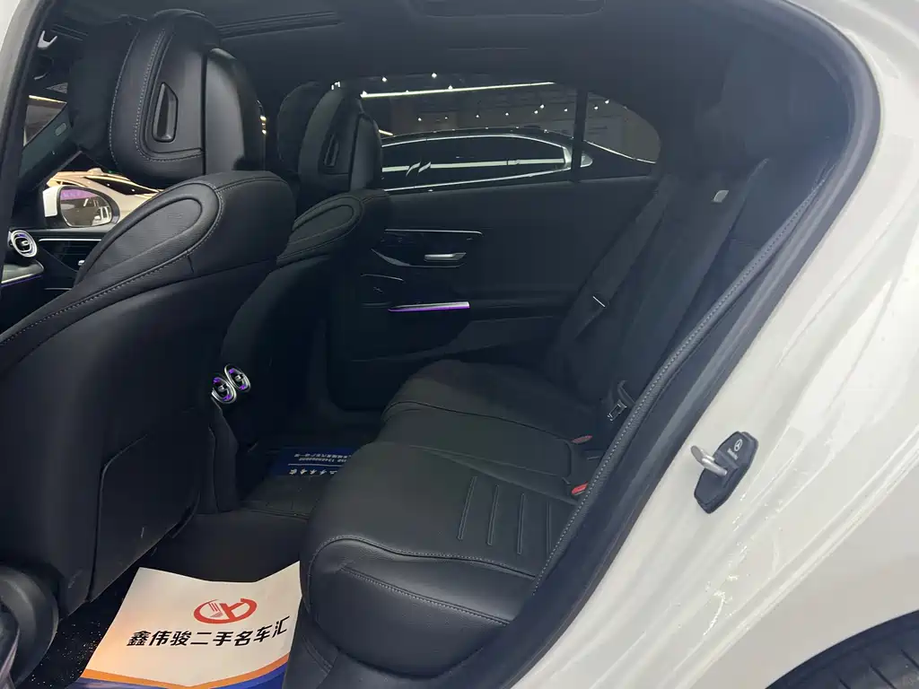 Mercedes-Benz C-Class 2025 — фото 12