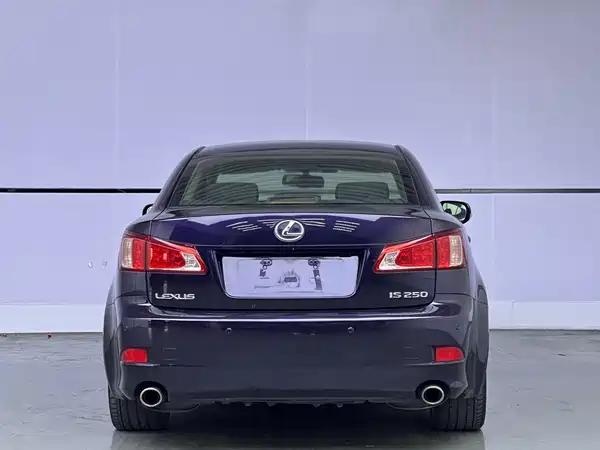 Lexus IS 2011