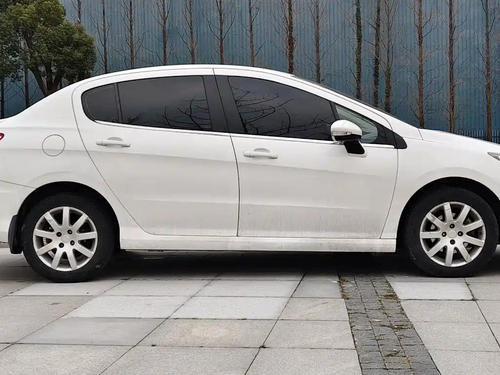 Peugeot 308 2013 — фото 11