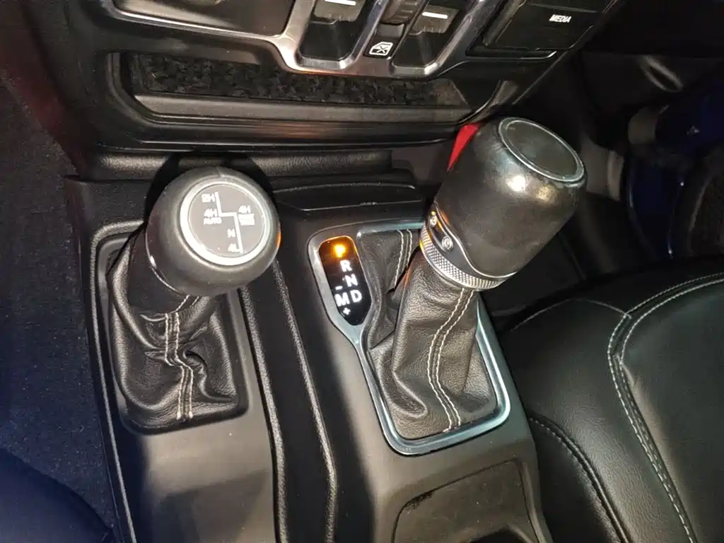 Jeep Wrangler 2020 — фото 14