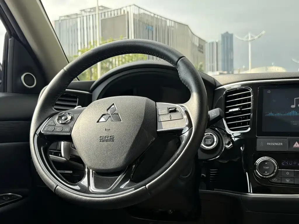 Mitsubishi Outlander 2020 — фото 10