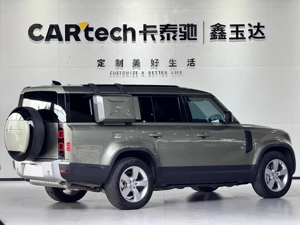 Land Rover Defender 2024