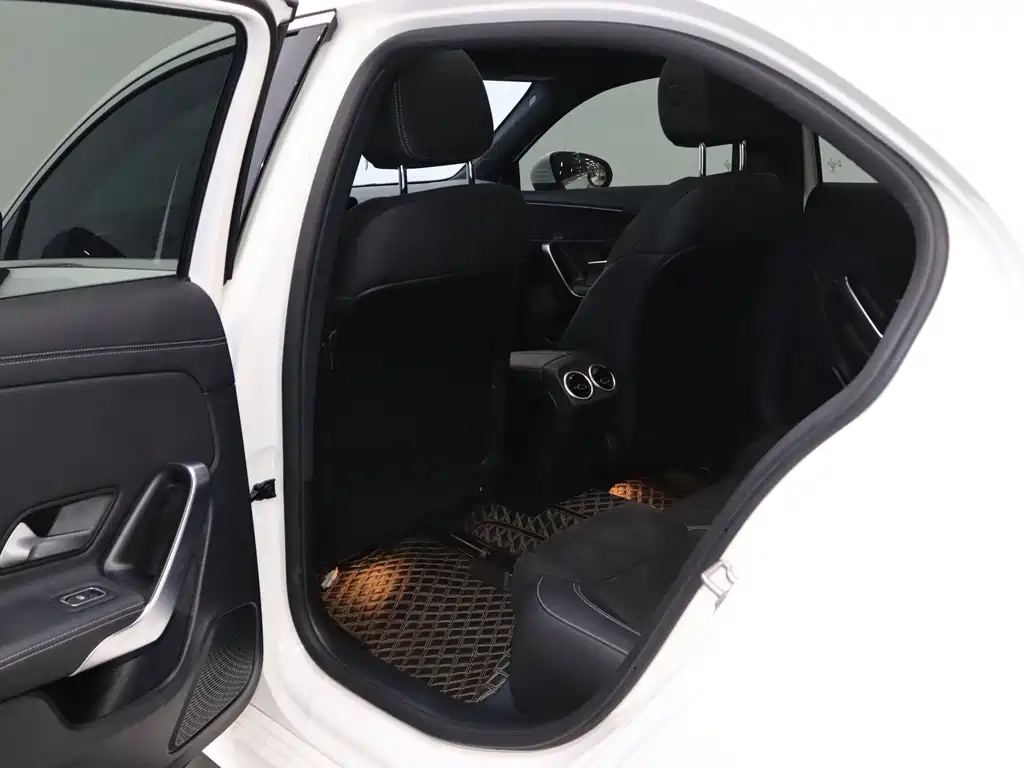 Mercedes-Benz A-Class 2022 — фото 13