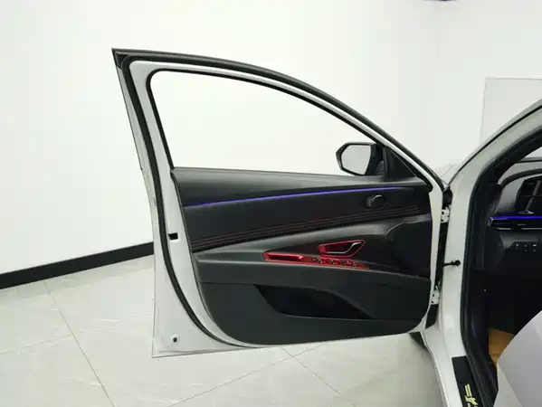 Hyundai Elantra 2022