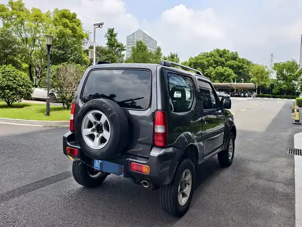 Suzuki Jimny 2011