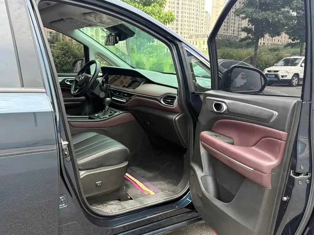 GAC Trumpchi M6 2022 — фото 5