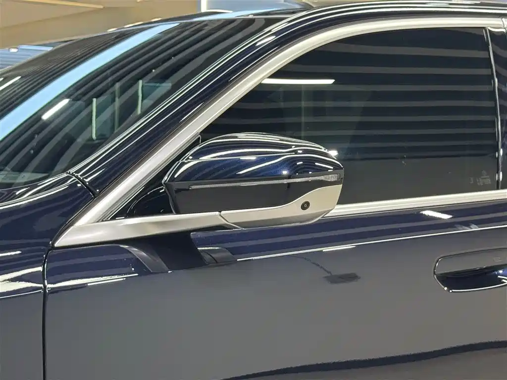 BMW 5 Series 2025 — фото 13