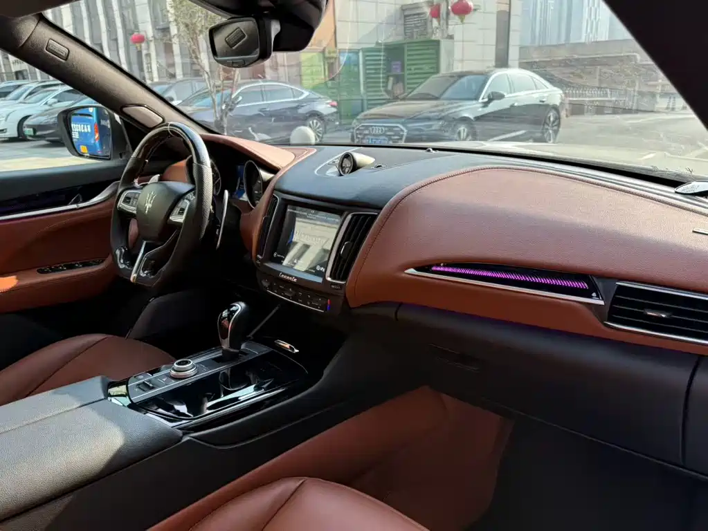 Maserati Levante 2019 — фото 10
