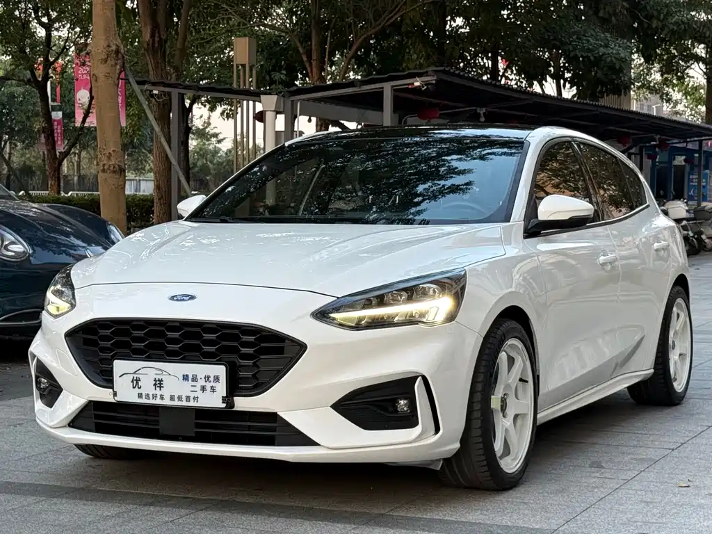 Ford Focus 2021 — фото 1