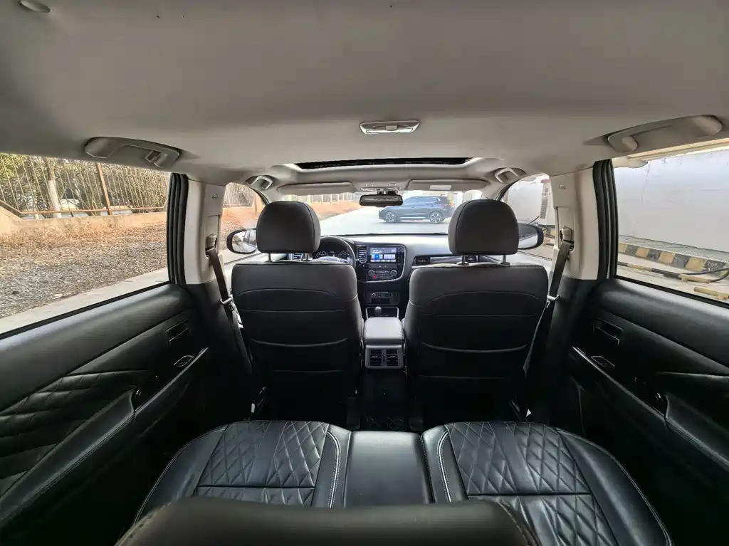 Mitsubishi Outlander 2020 — фото 22