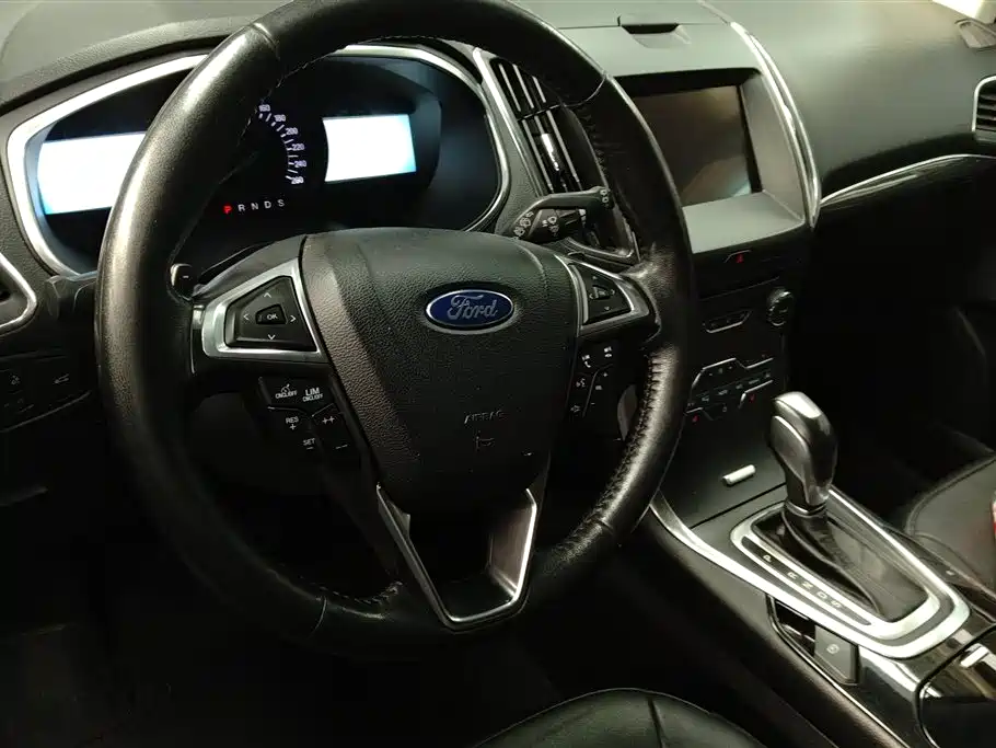 Ford Edge 2018 — фото 11