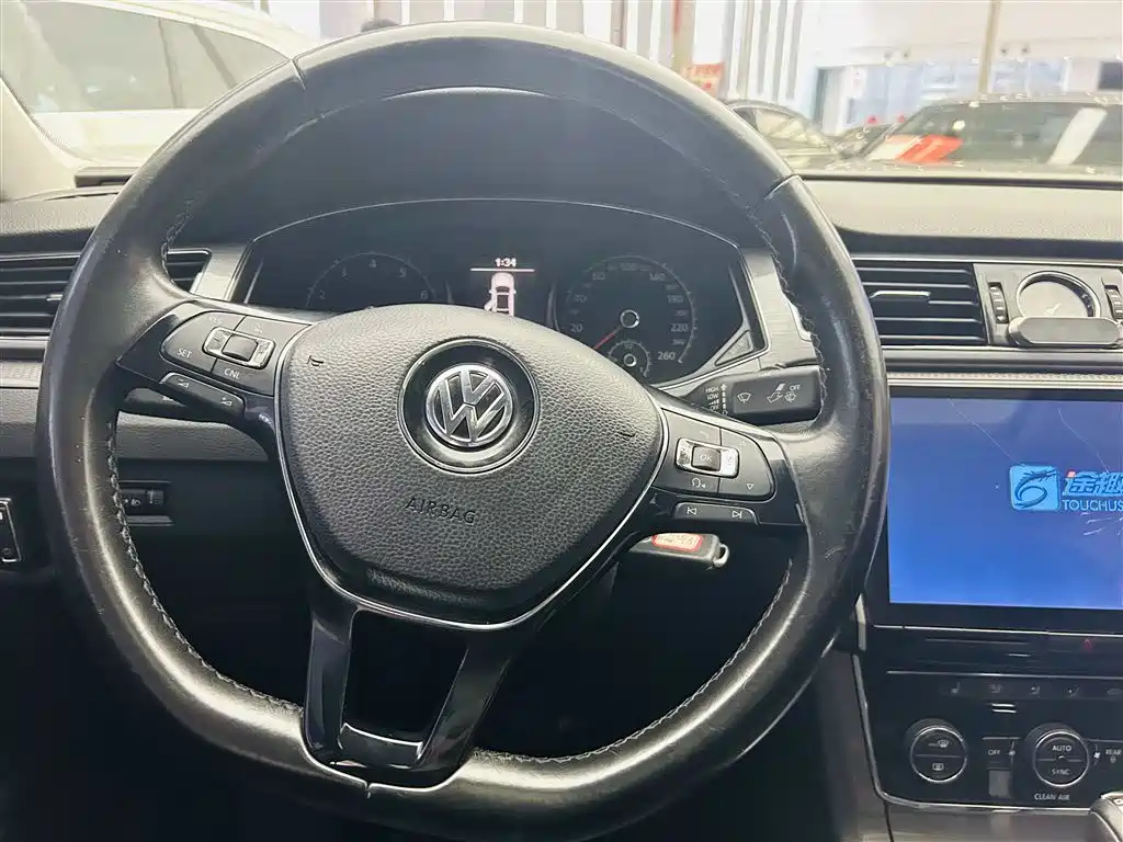 Volkswagen Passat 2016 — фото 14