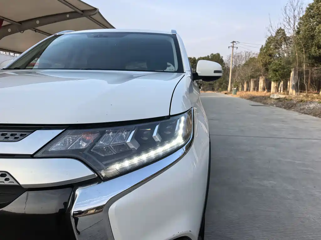Mitsubishi Outlander 2020 — фото 28