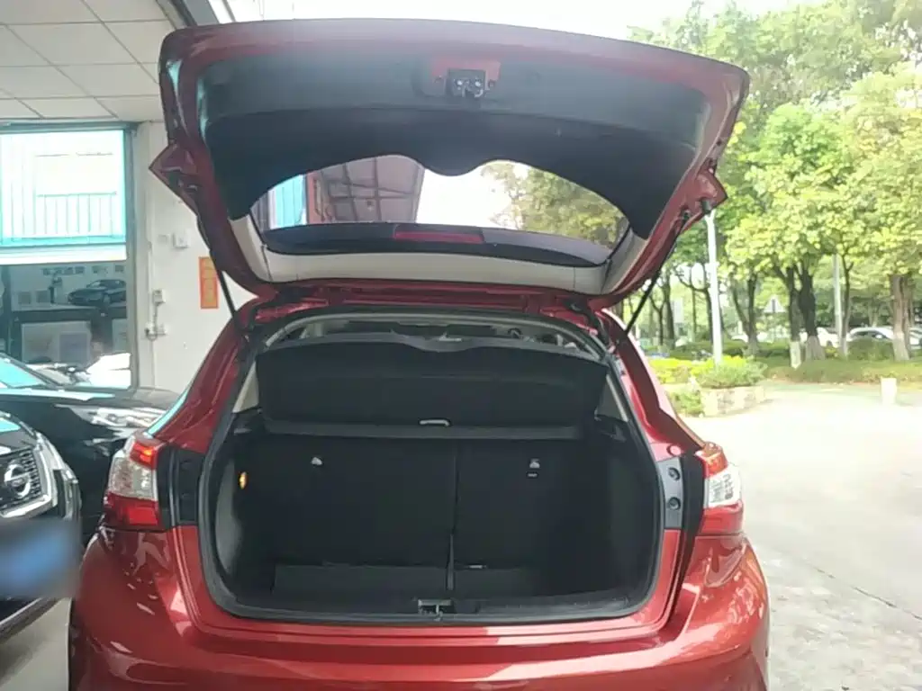 Nissan Tiida 2018 — фото 19