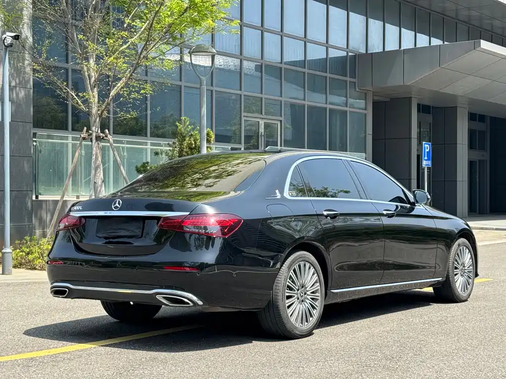 Mercedes-Benz E-Class 2022 — фото 15