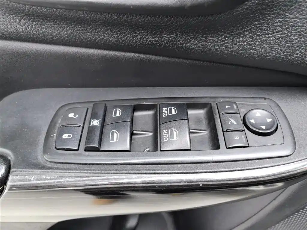 Jeep Cherokee 2016 — фото 9